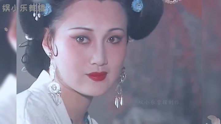 刘晓庆林芳兵年轻颜值对比,一颦一笑尽显风情妩媚,回味经典女星