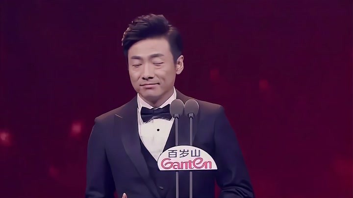 祖峰获奖，年度实力演员，绅士又风度呈现大家风范丨国剧盛典