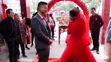 浙江小伙当兵8年回农村结婚，看看婆家人，怎么迎接儿媳妇的