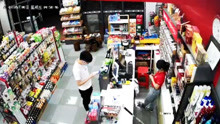 [图]小伙便利店故意裸露下体 店员小姐姐全程淡定