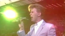 大卫鲍伊 David Bowie《TVC 15》Live Aid现场，谁能想到鲍爷会穿着一身西装唱着这..