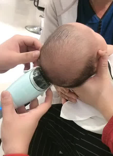 发型雕刻 婴儿 60天的小宝宝剃胎发,你们家宝宝多大剃的胎发?
