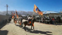 高原汉子骑马开道，藏族婚礼现场