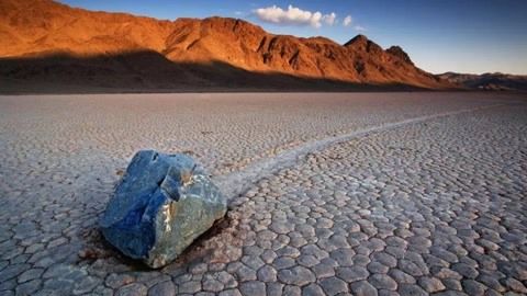 石头长腿了?美国死亡谷发现会走路的石头,至今仍是谜!