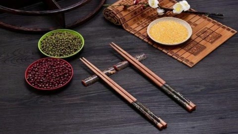 筷子是华夏饮食文化的标志,是中国人的生活文化