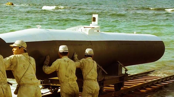 日本大学生被洗脑，驾驶自杀式鱼雷排队送死，只求以命换命！影视