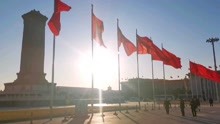 毛主席诞辰128周年纪念日天安门专门为此升起16面红旗迎风招展