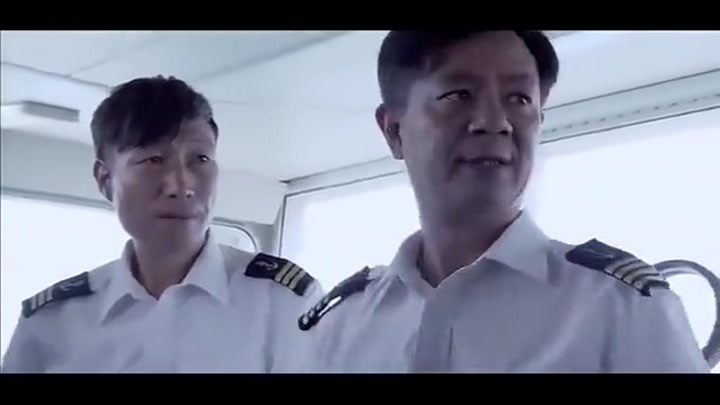 舰在亚丁湾：中国商船遭遇海盗，吓得直哆嗦，等待中国海军救援