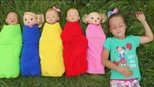 逗比小萝莉：6个芭比娃娃和小女孩一起睡觉，可是娃娃不见了！